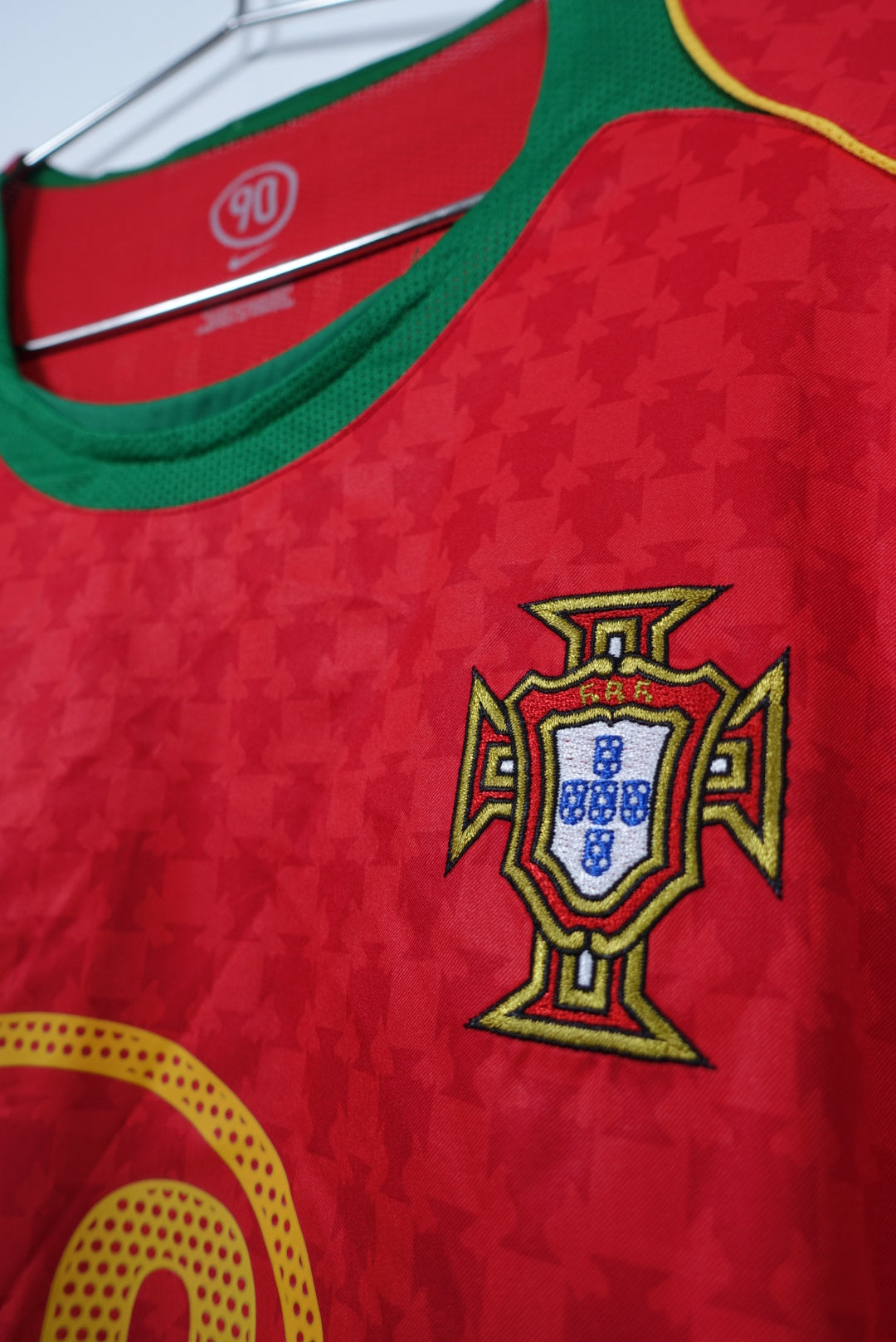 Portugal 2004/2006 Home Football Shirt #20 Deco